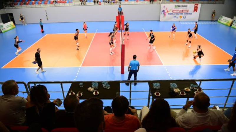 Cumhuriyet Kupası Kadınlar Voleybol Turnuvası Başladı