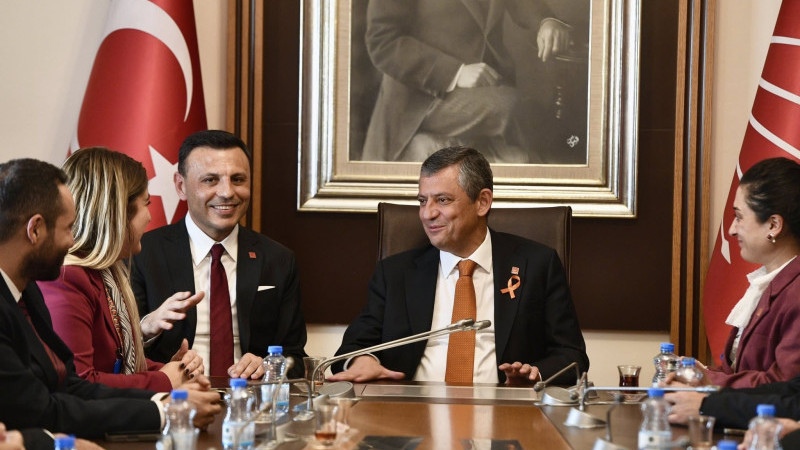 CHP'li İstanbul İlçe Başkanları Özel’i Ziyaret Etti