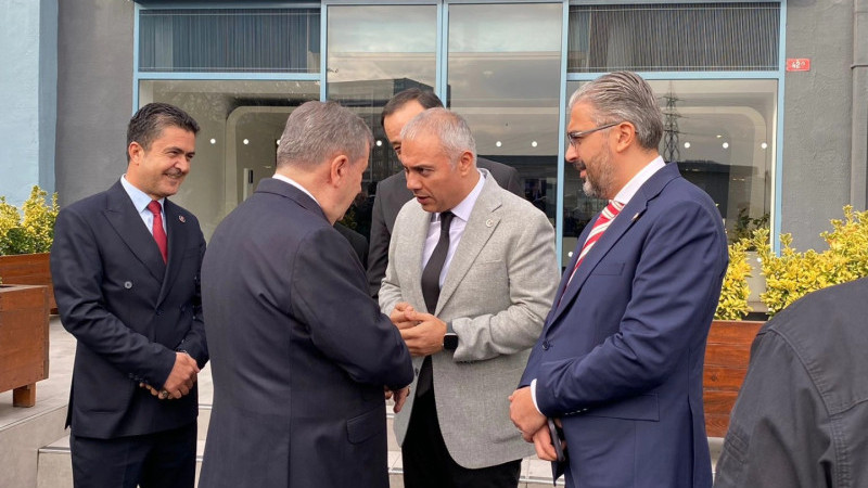 Cem Özel Destici’yi Kapıda Karşıladı