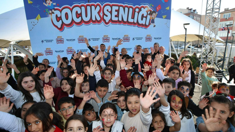 KÜÇÜKÇEKMECE’DE 23 NİSAN, GÜN BOYU SÜREN ETKİNLİKLERLE KUTLANDI