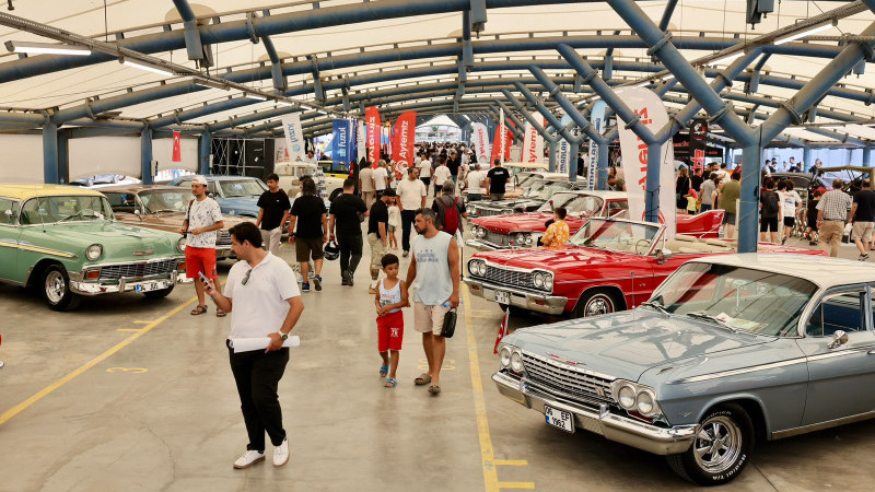 KLASİK OTOMOBİLLER KÜÇÜKÇEKMECE’DE BULUŞTU